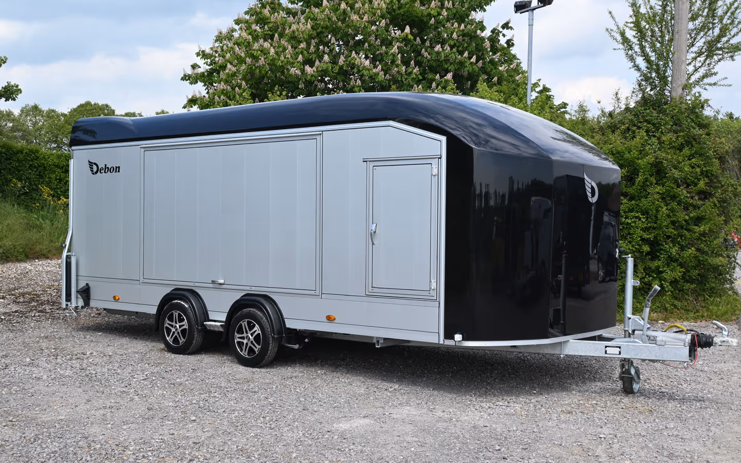 Debon Roadster C2000 Enclosed Car Transporter 001646