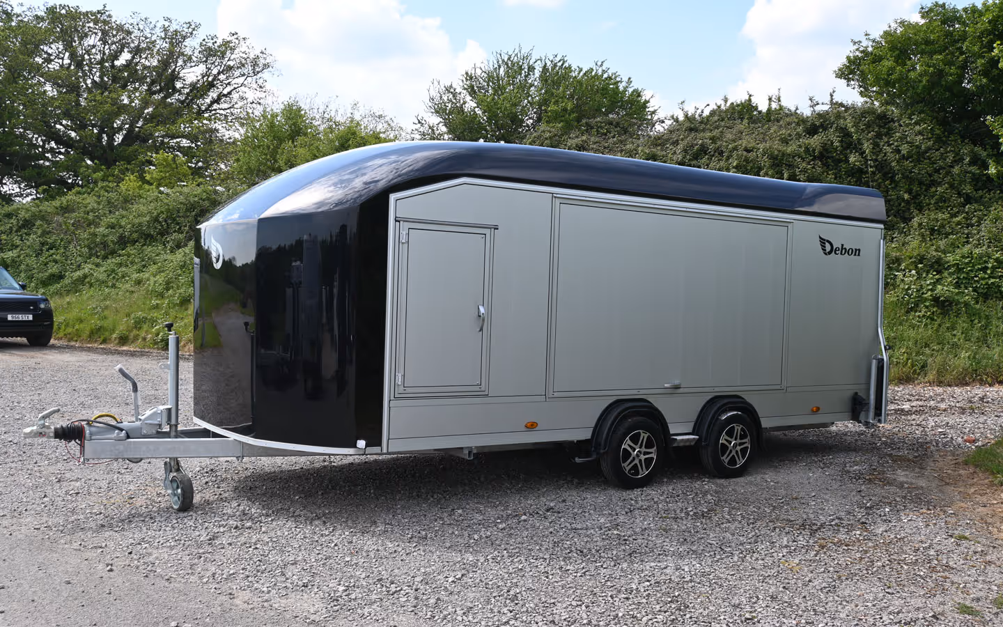 Debon Roadster C2000 Enclosed Car Transporter 001646