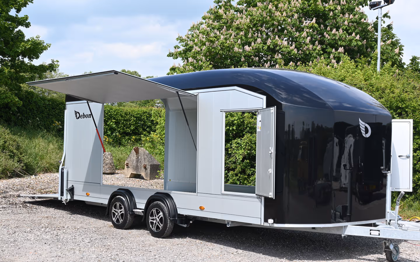Debon Roadster C2000 Enclosed Car Transporter 001646
