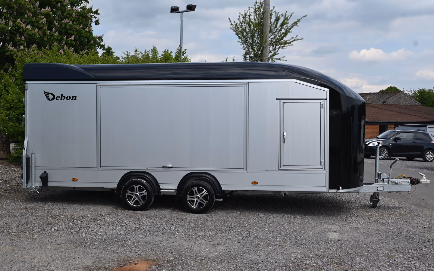 Debon Roadster C2000 Enclosed Car Transporter 001646