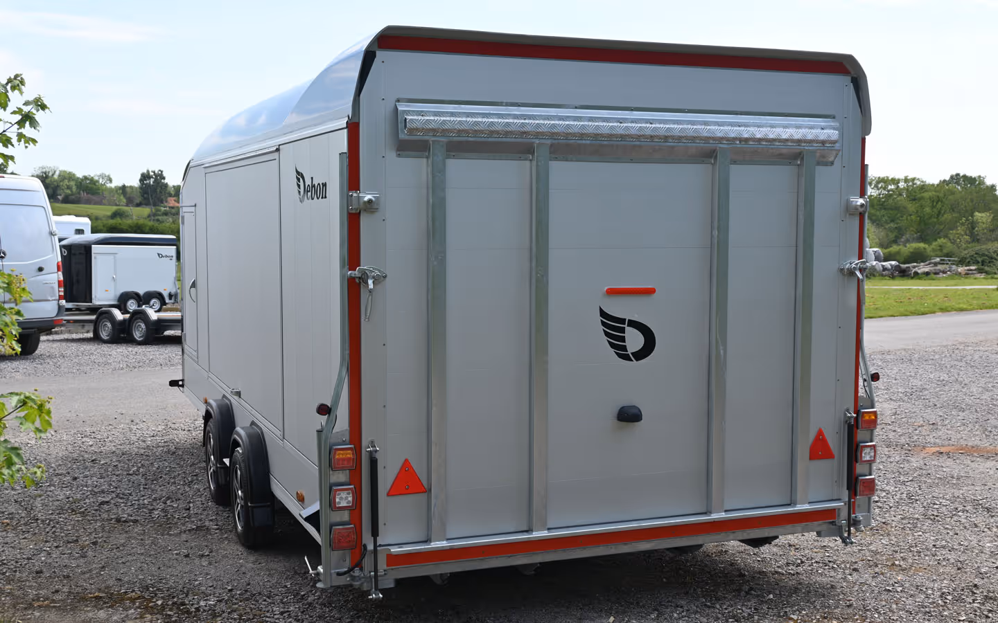 Debon Roadster C2000 Enclosed Car Transporter 001646