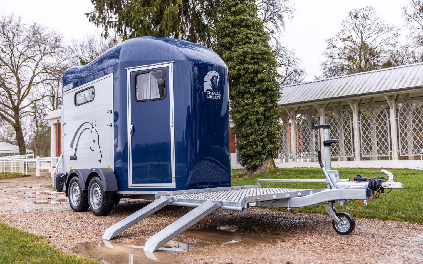 Cheval Liberte Gold Marathon Carriage Two Horse Trailer