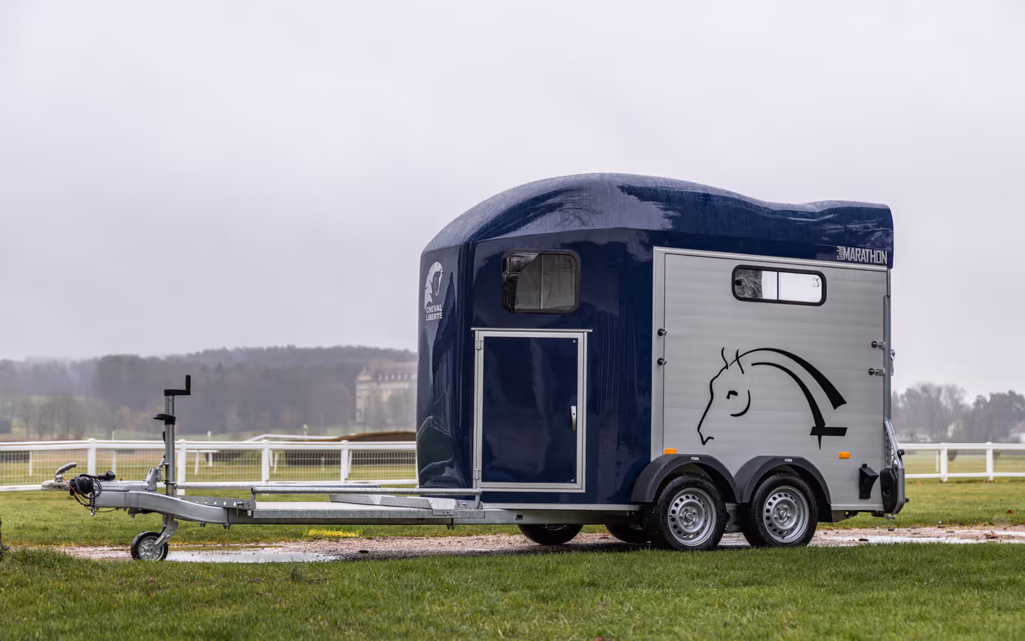 Cheval Liberte Gold Marathon Carriage Two Horse Trailer 