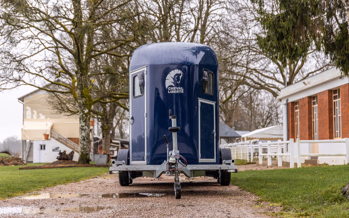 Cheval Liberte Gold Marathon Carriage Two Horse Trailer