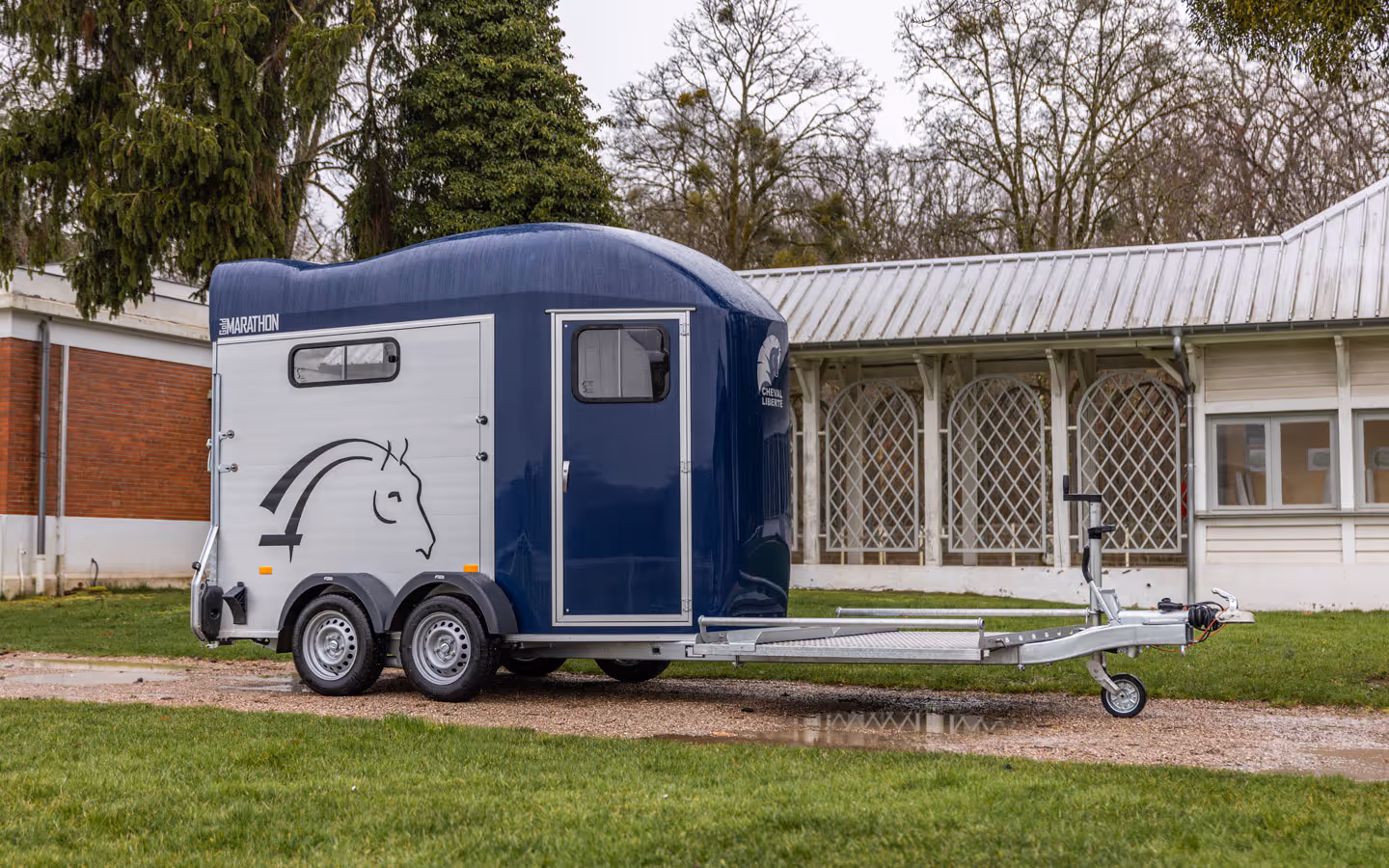 Cheval Liberte Gold Marathon Carriage Two Horse Trailer