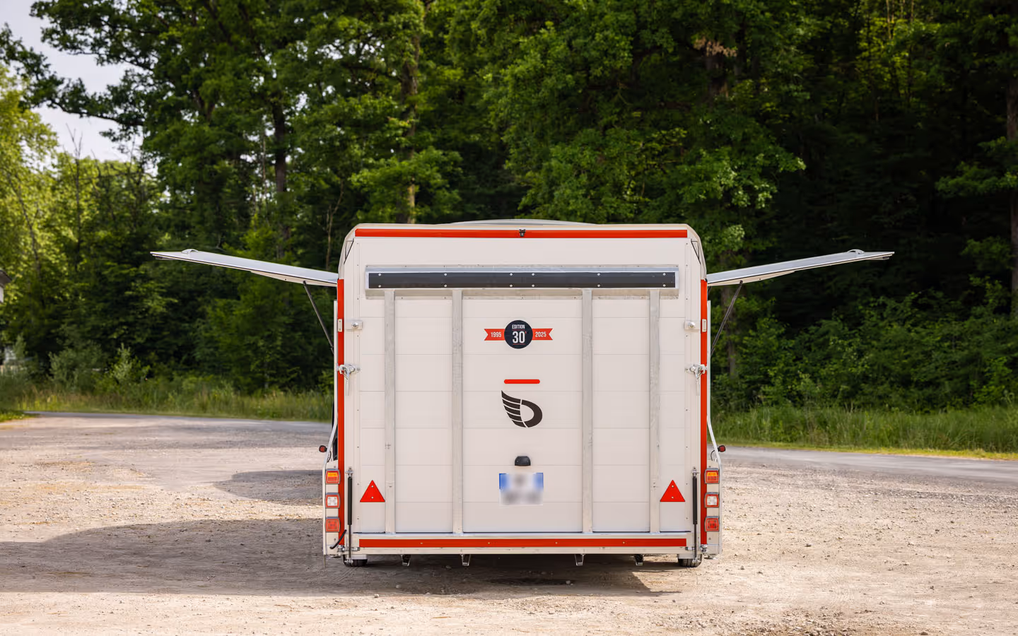 Debon Roadster C2000 Enclosed Car Transporter