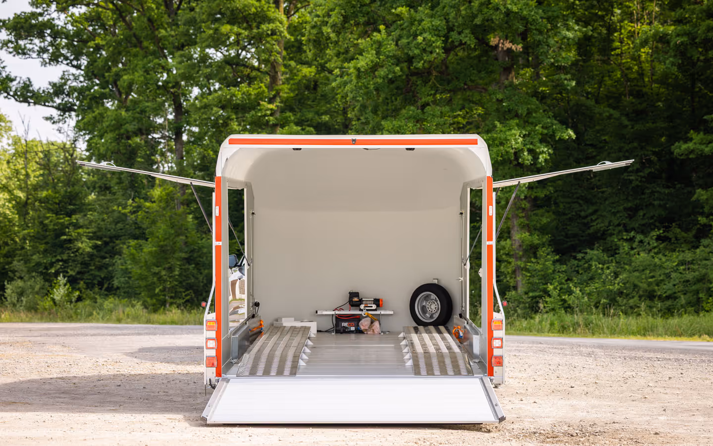 Debon Roadster C2000 Enclosed Car Transporter