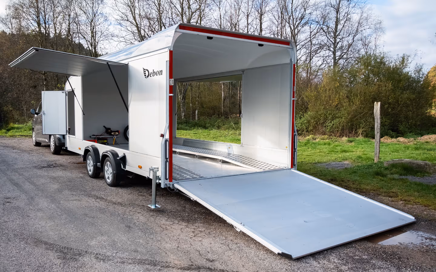Debon Roadster C2000 Enclosed Car Transporter