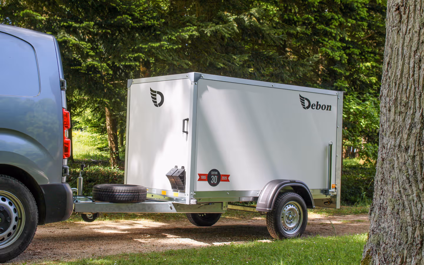 Debon Roadster C220 Box Trailer