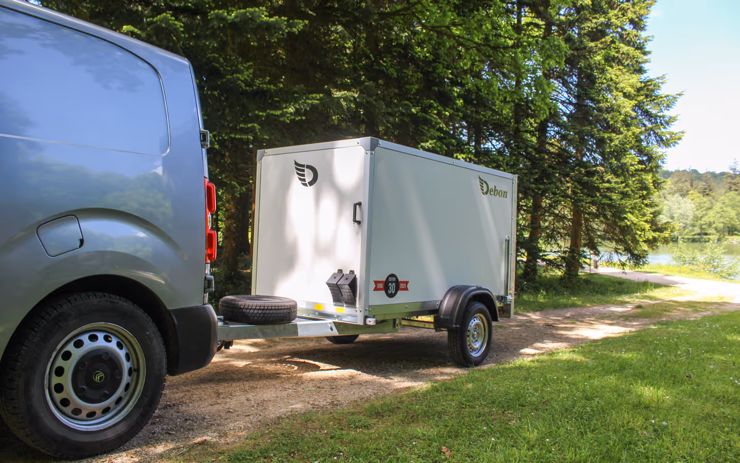 Debon Roadster C220 Box Trailer