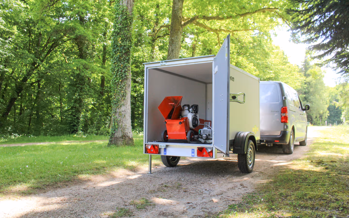 Debon Roadster C220 Box Trailer