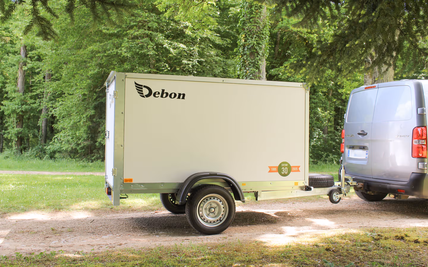 Debon Roadster C220 Box Trailer