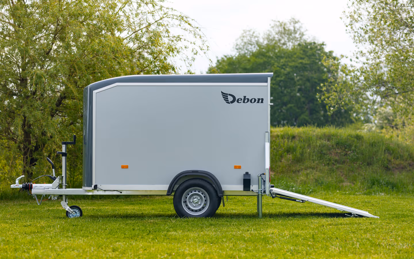 Debon Roadster C255 Box Trailer