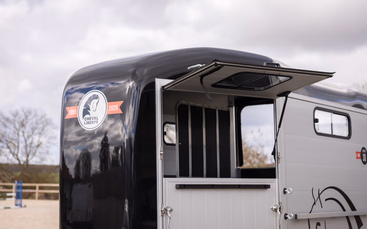 Cheval Liberte Touring Country with Tack Room Two Horse Trailer