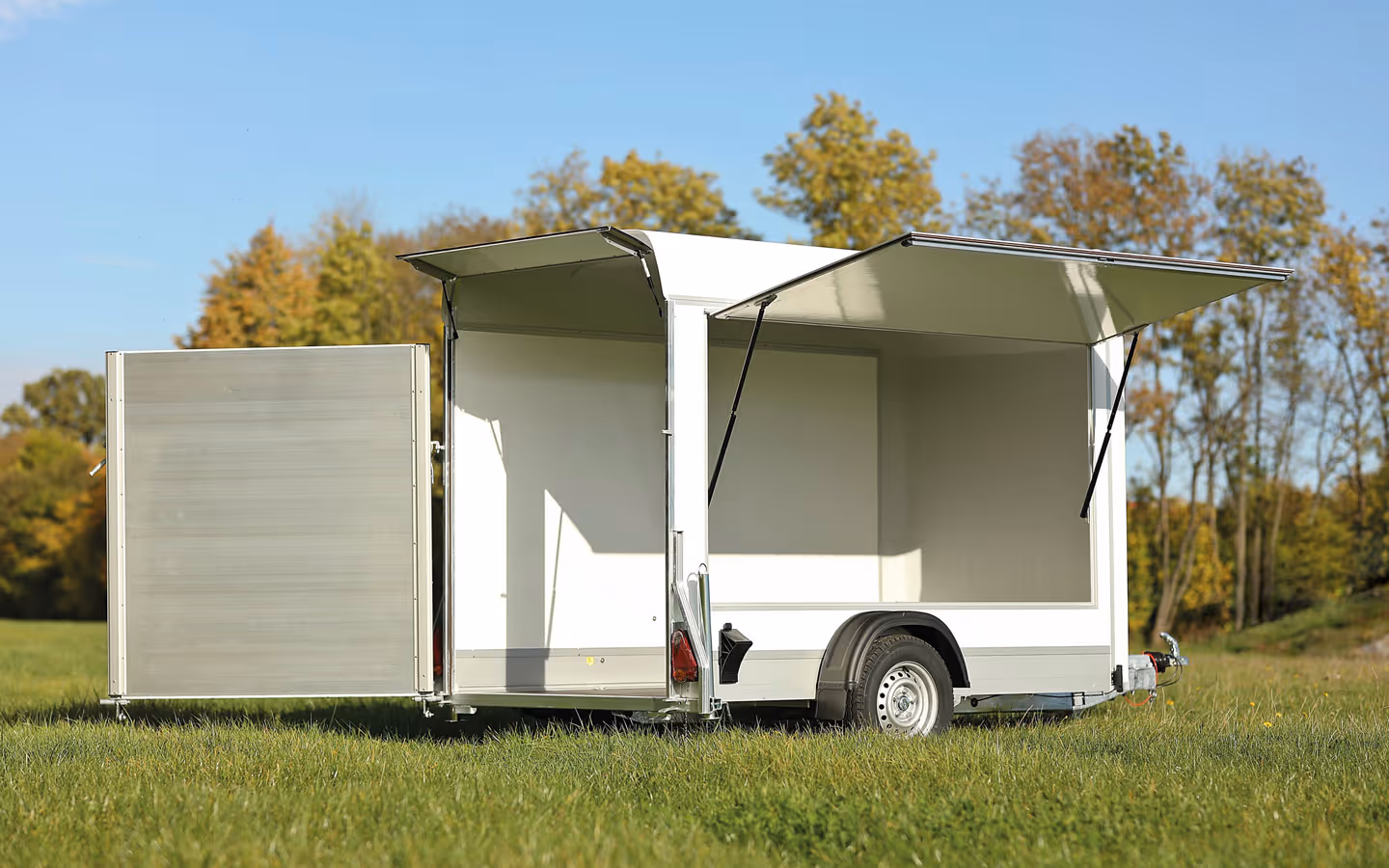 Debon Roadster C300 Box Trailer
