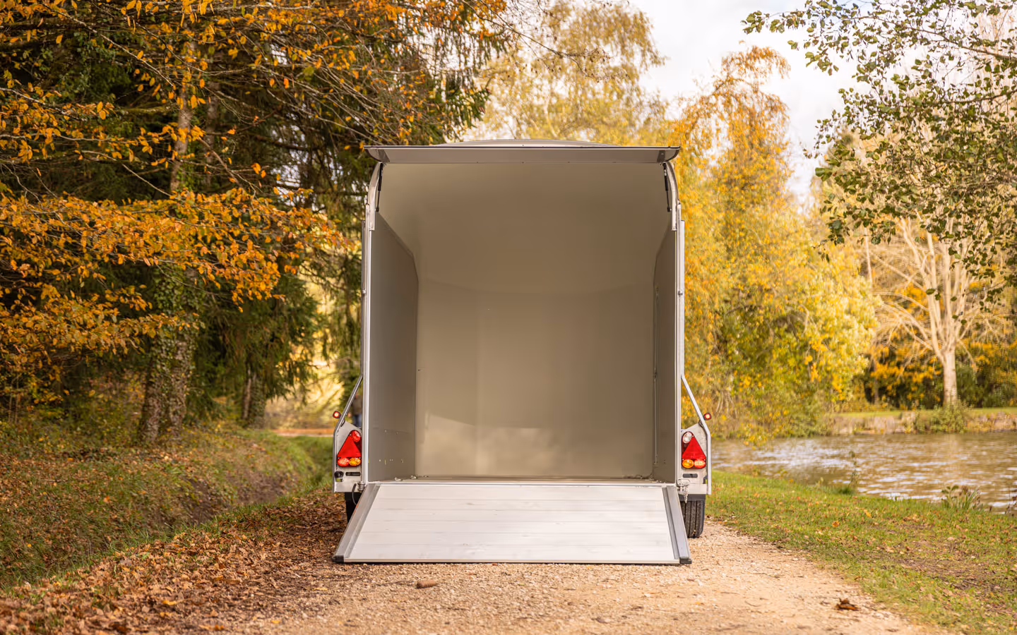 Debon Roadster C500 Box Trailer