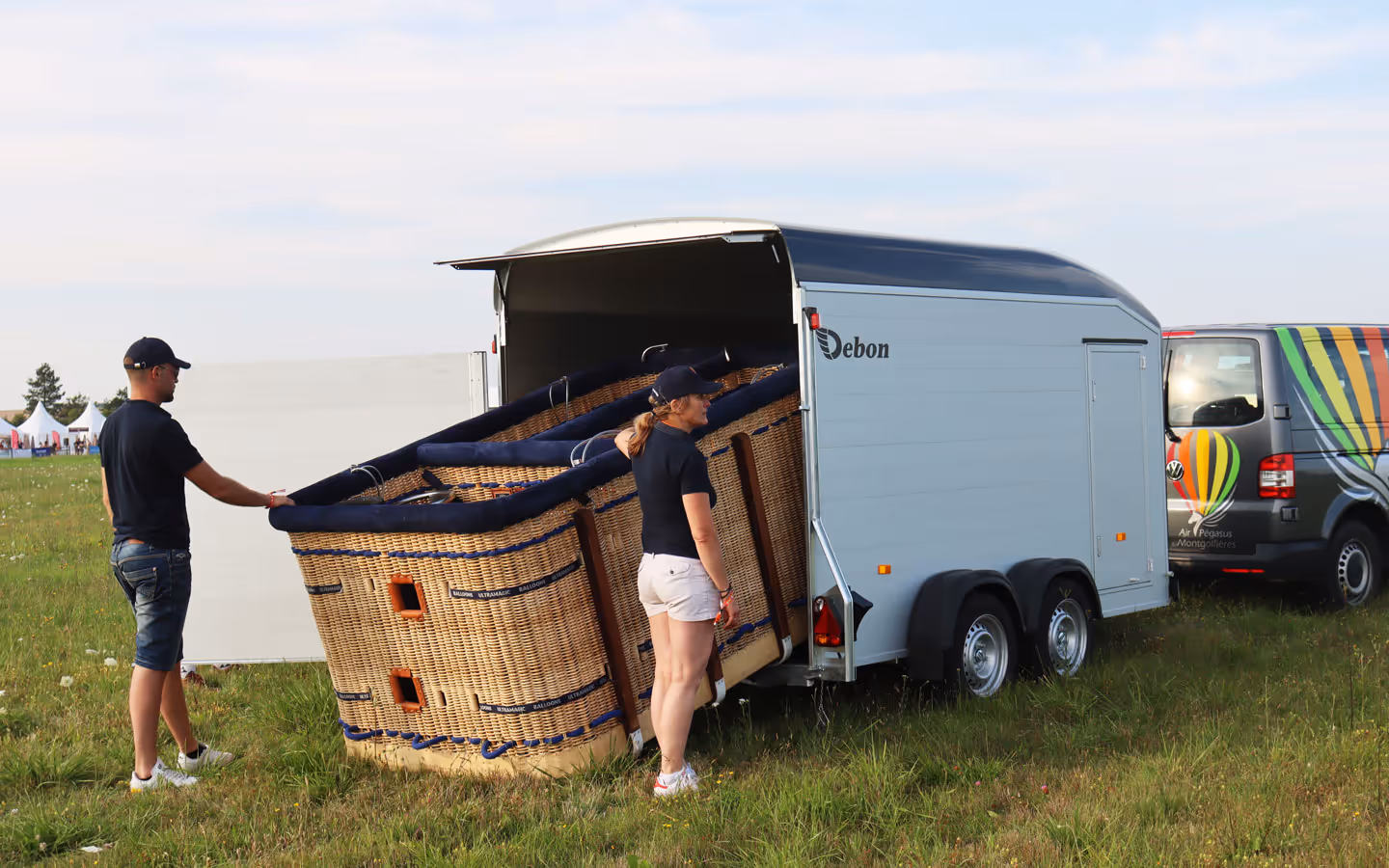 Debon Roadster C700 Box Trailer 