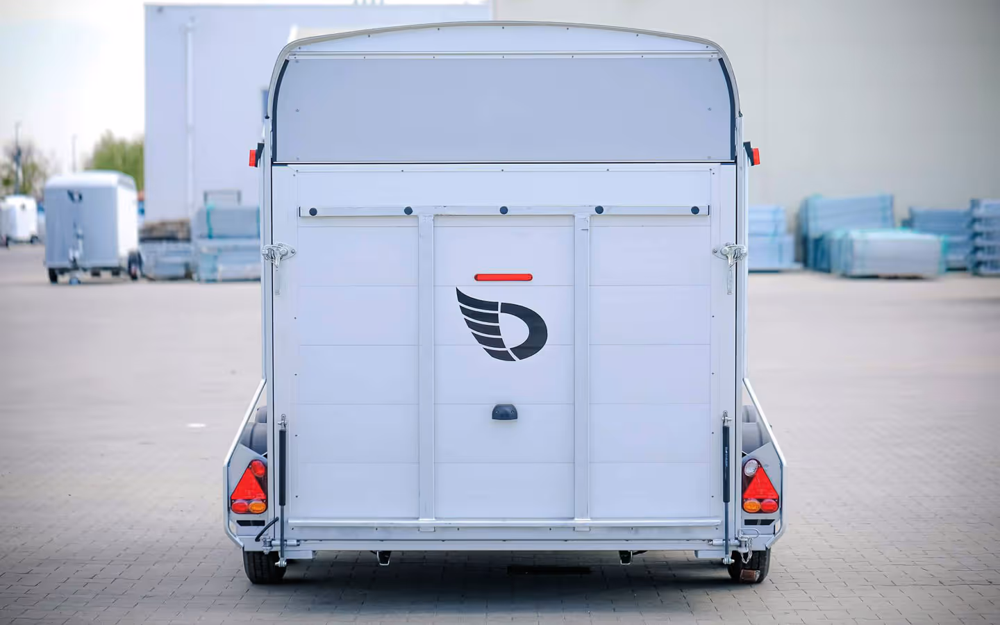 Debon Roadster C700 Box Trailer 
