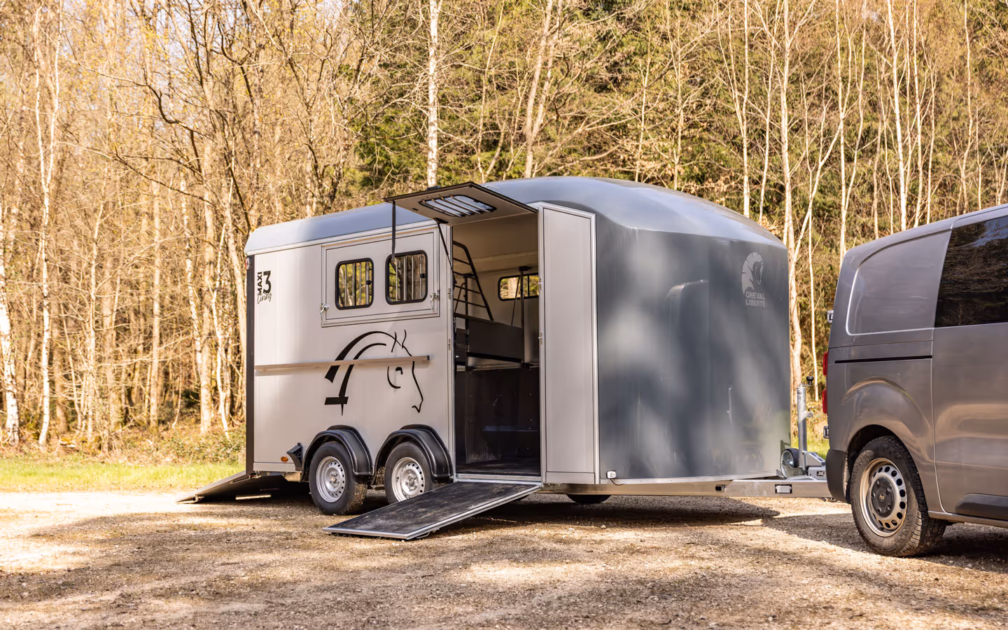 Cheval Liberte Maxi Living Signature Three Horse Trailer