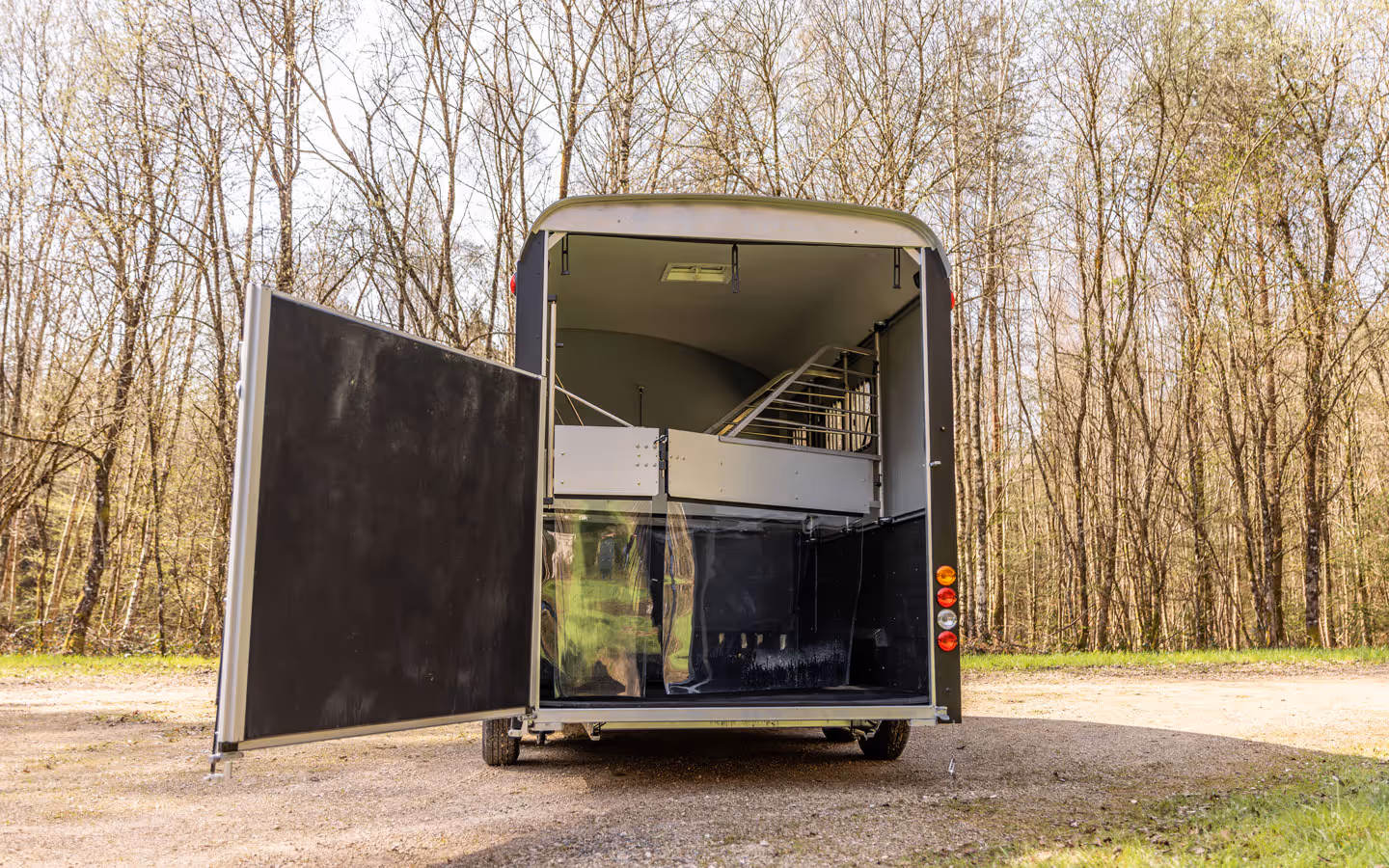 Cheval Liberte Maxi Living Signature Three Horse Trailer