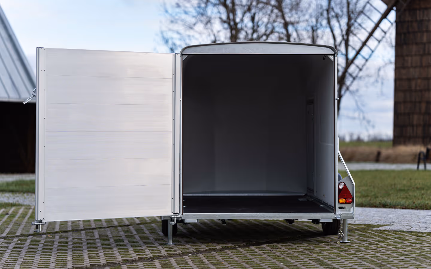 Debon Cargo 1300 Box Trailer