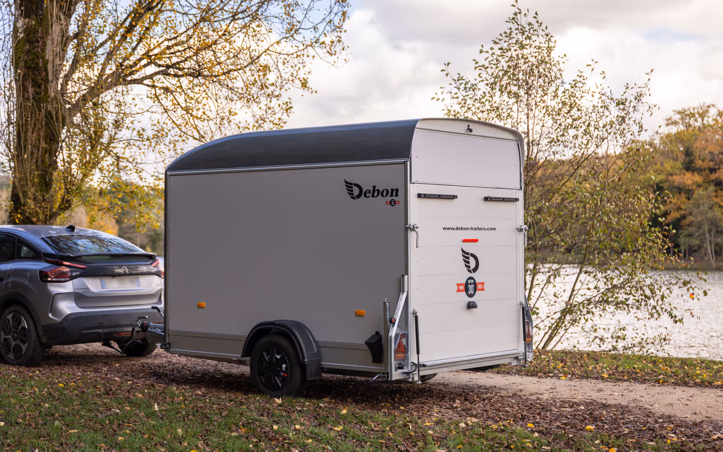 Debon Roadster C400 Box Trailer