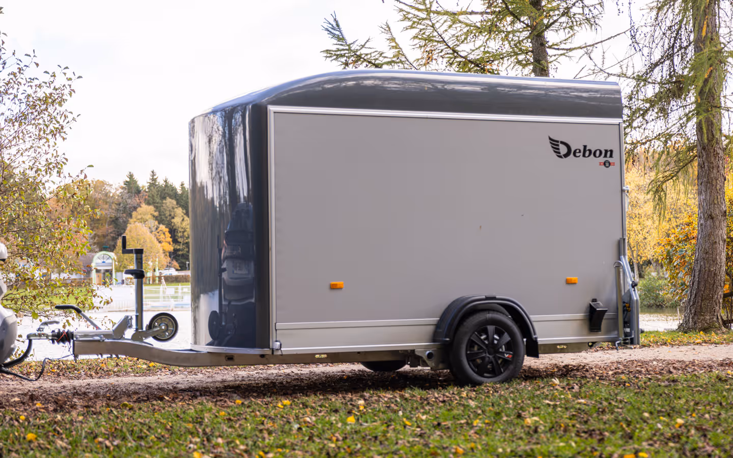 Debon Roadster C400 Box Trailer