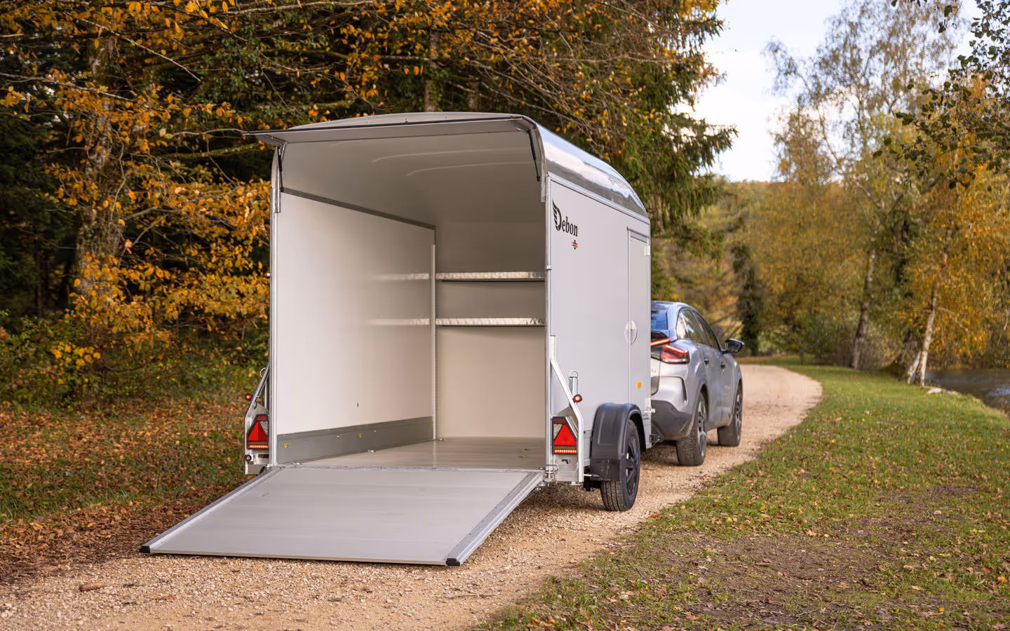 Debon Roadster C400 Box Trailer