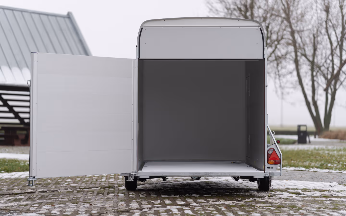 Debon Roadster C400 Box Trailer