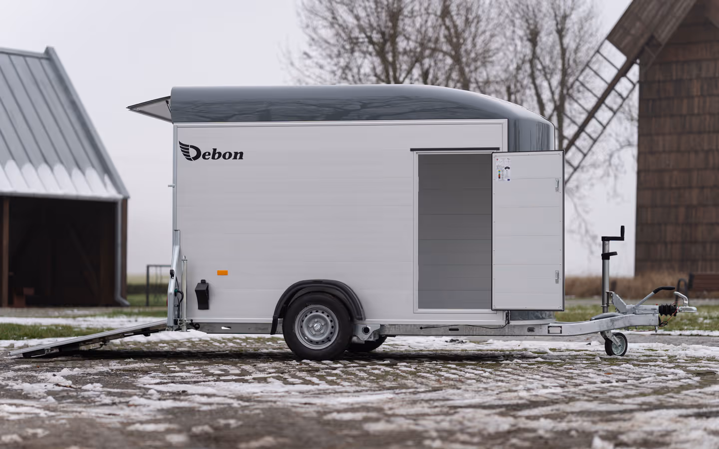 Debon Roadster C400 Box Trailer