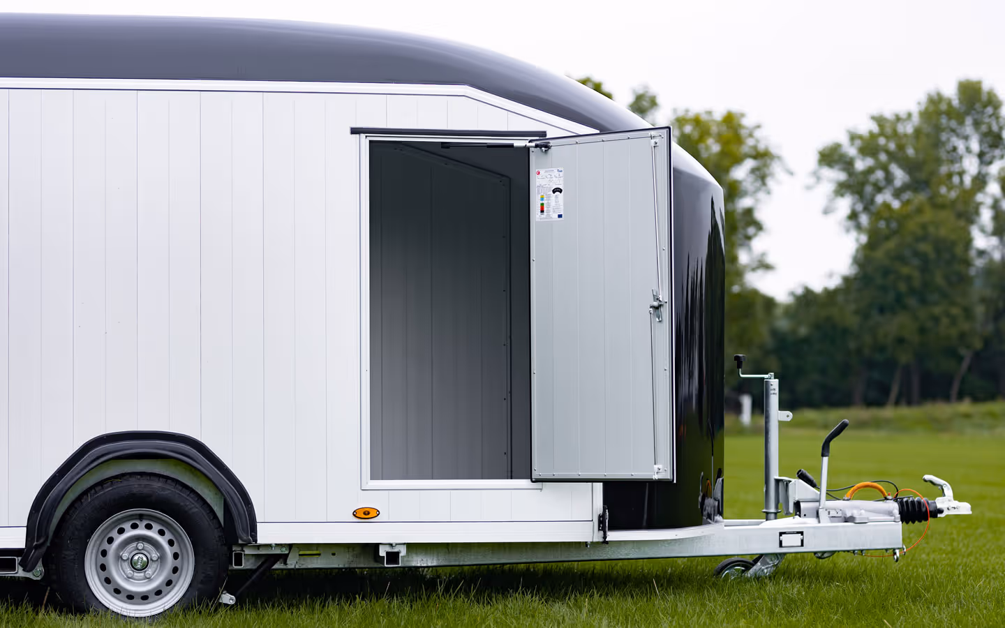Debon Roadster C900 Box Trailer