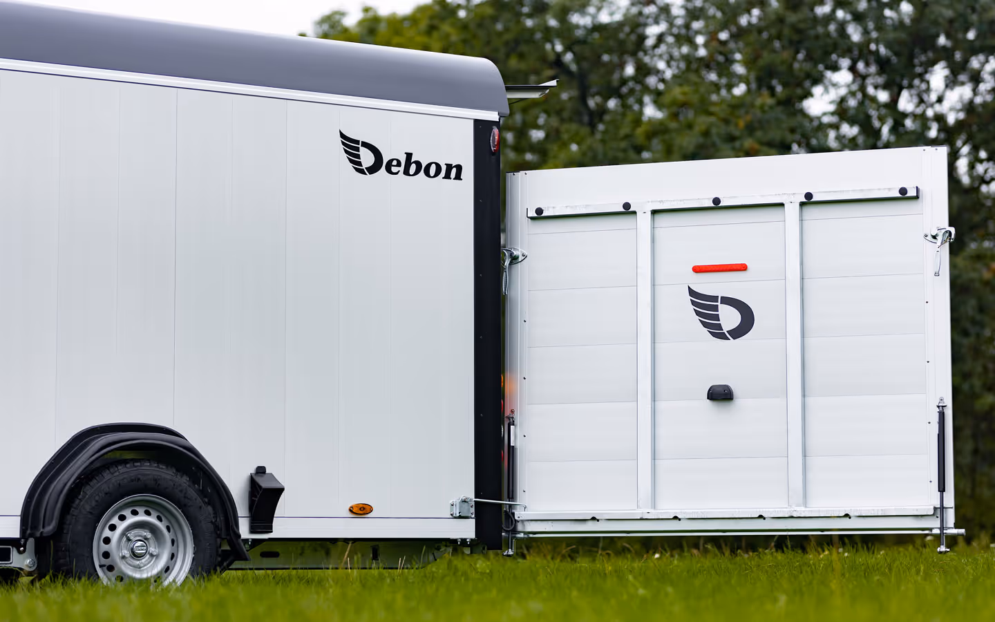 Debon Roadster C900 Box Trailer
