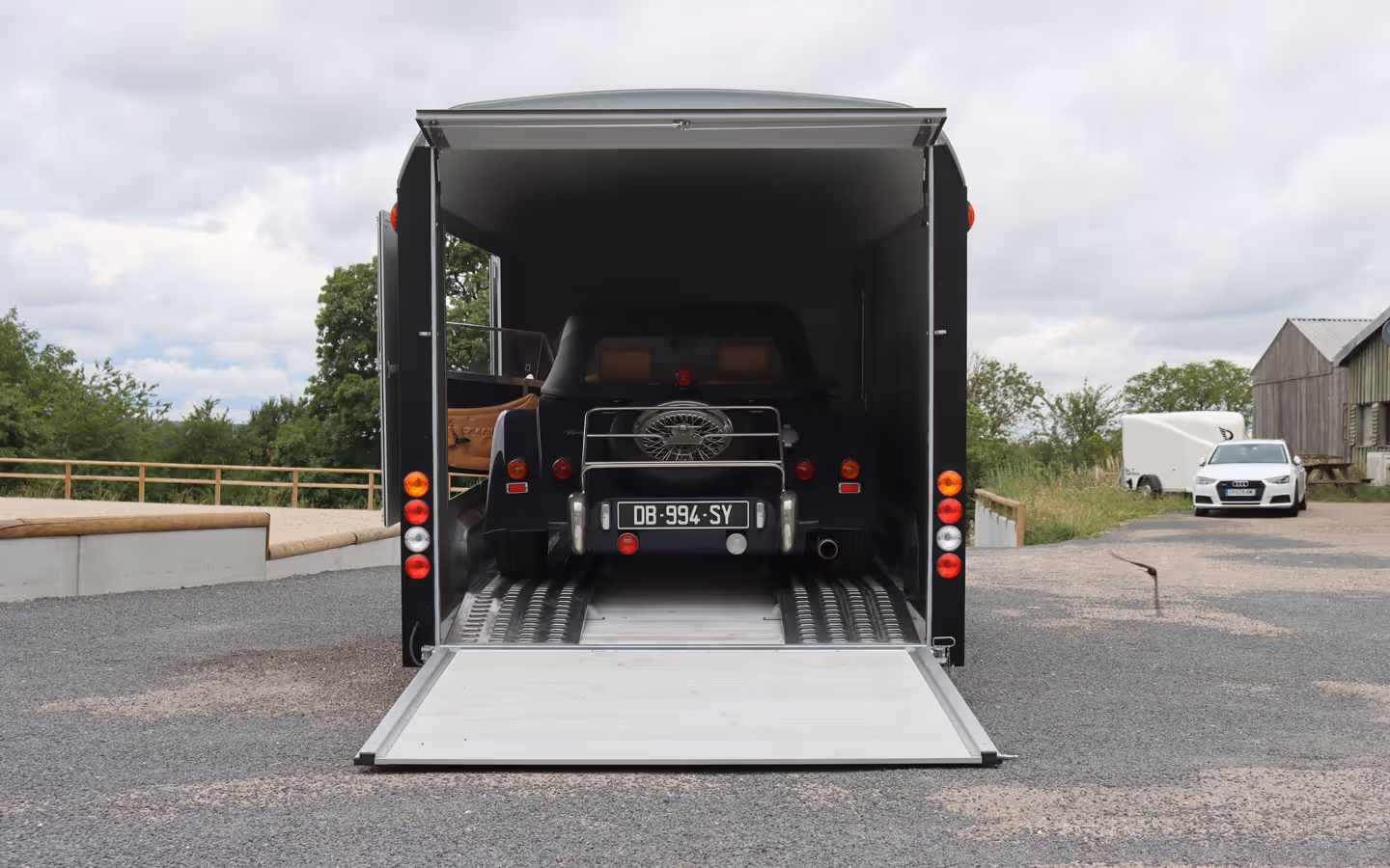 Debon Roadster C900 Box Trailer