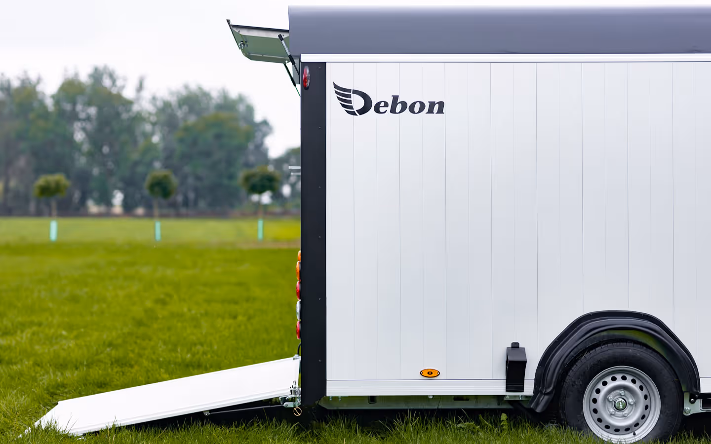 Debon Roadster C900 Box Trailer