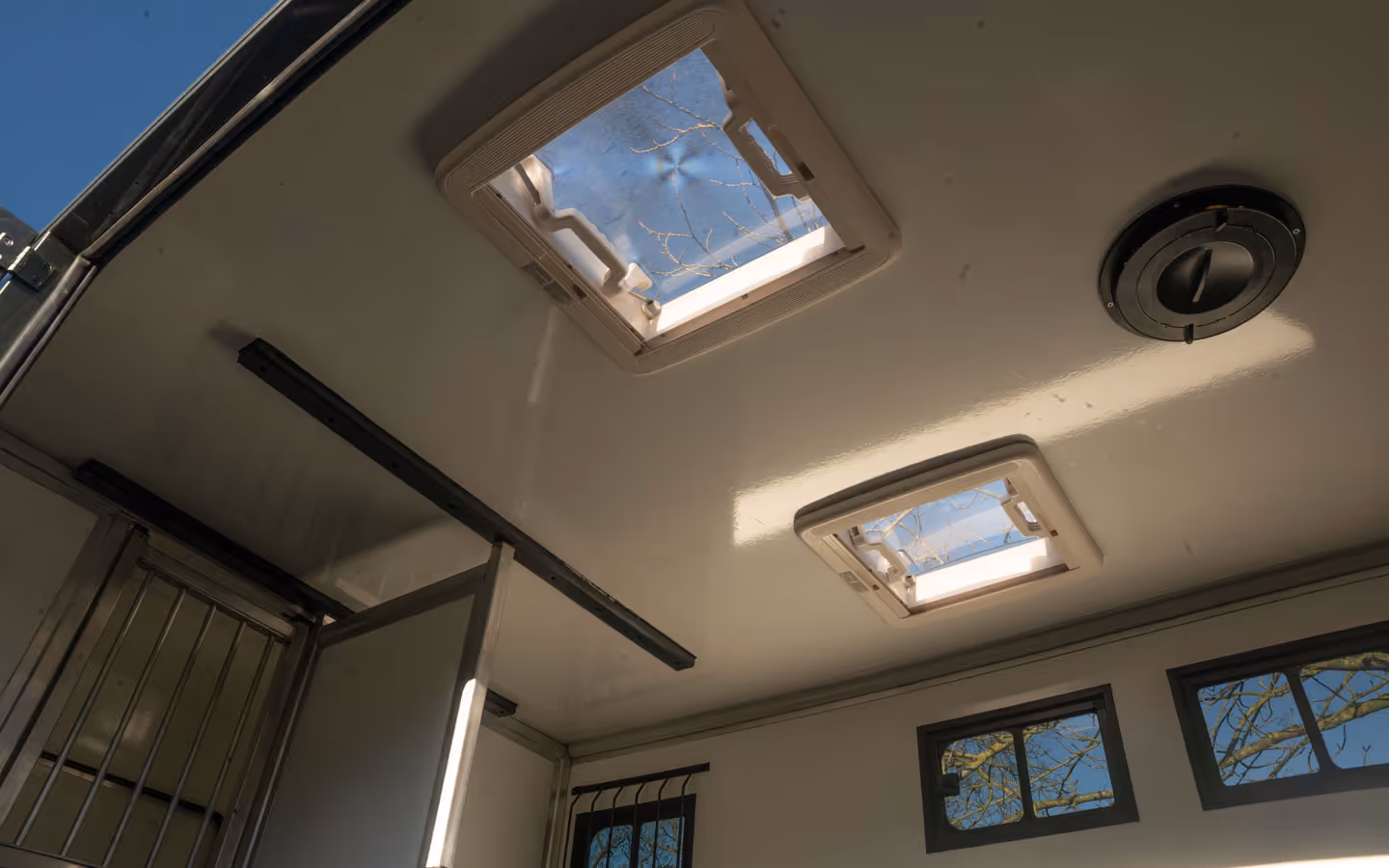 Equi-Trek Ikonik Horsebox 