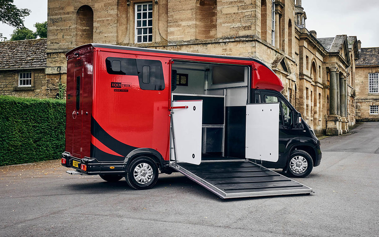Equi-Trek Sonic 3500kg Horsebox 