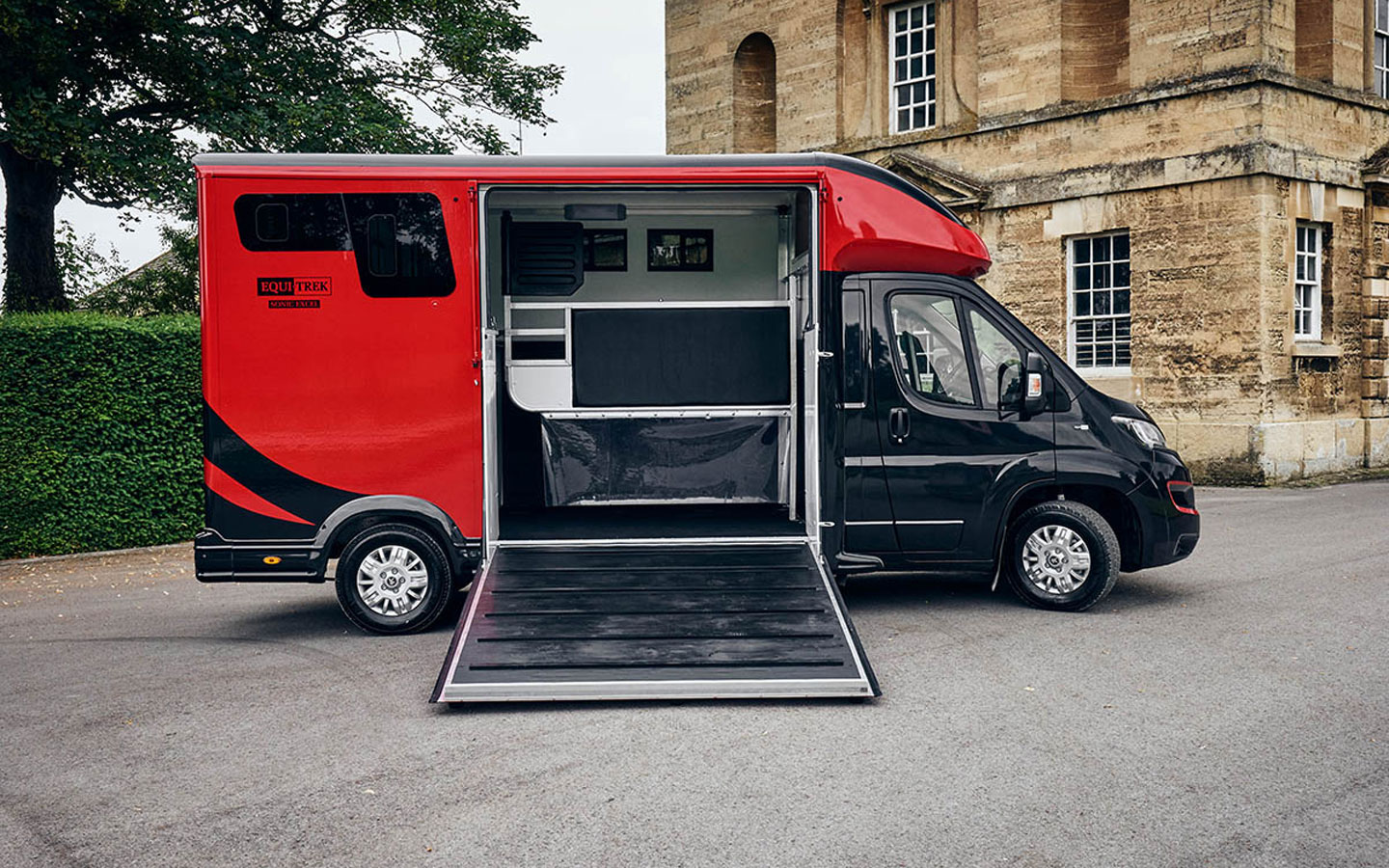 Equi-Trek Sonic 3500kg Horsebox 
