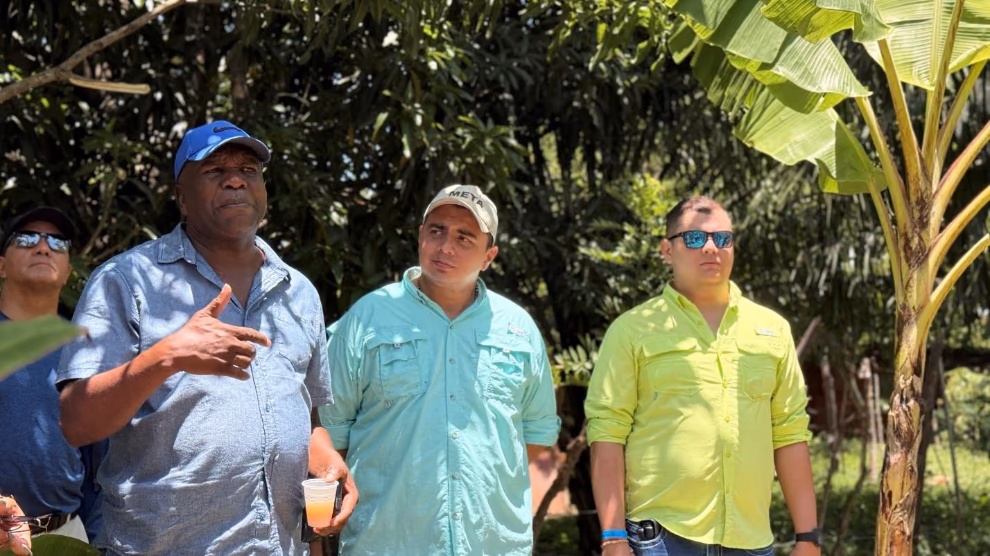 Mayors during site visit to Moradel