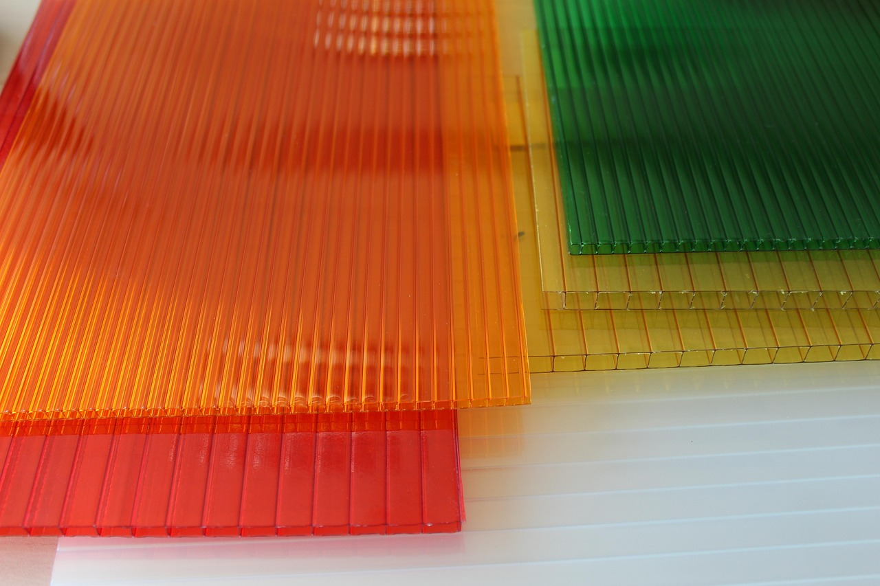 Coroplast Plastic Sheets Buying Guide for Ecommerce Shoppers | IntelligentHQ