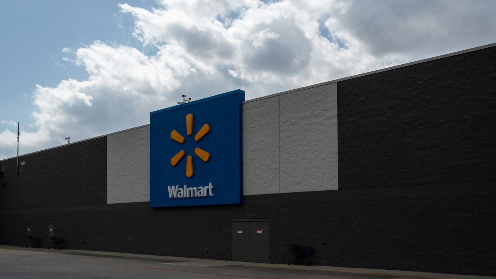 15 freshman college essentials worth grabbing at Walmart this August