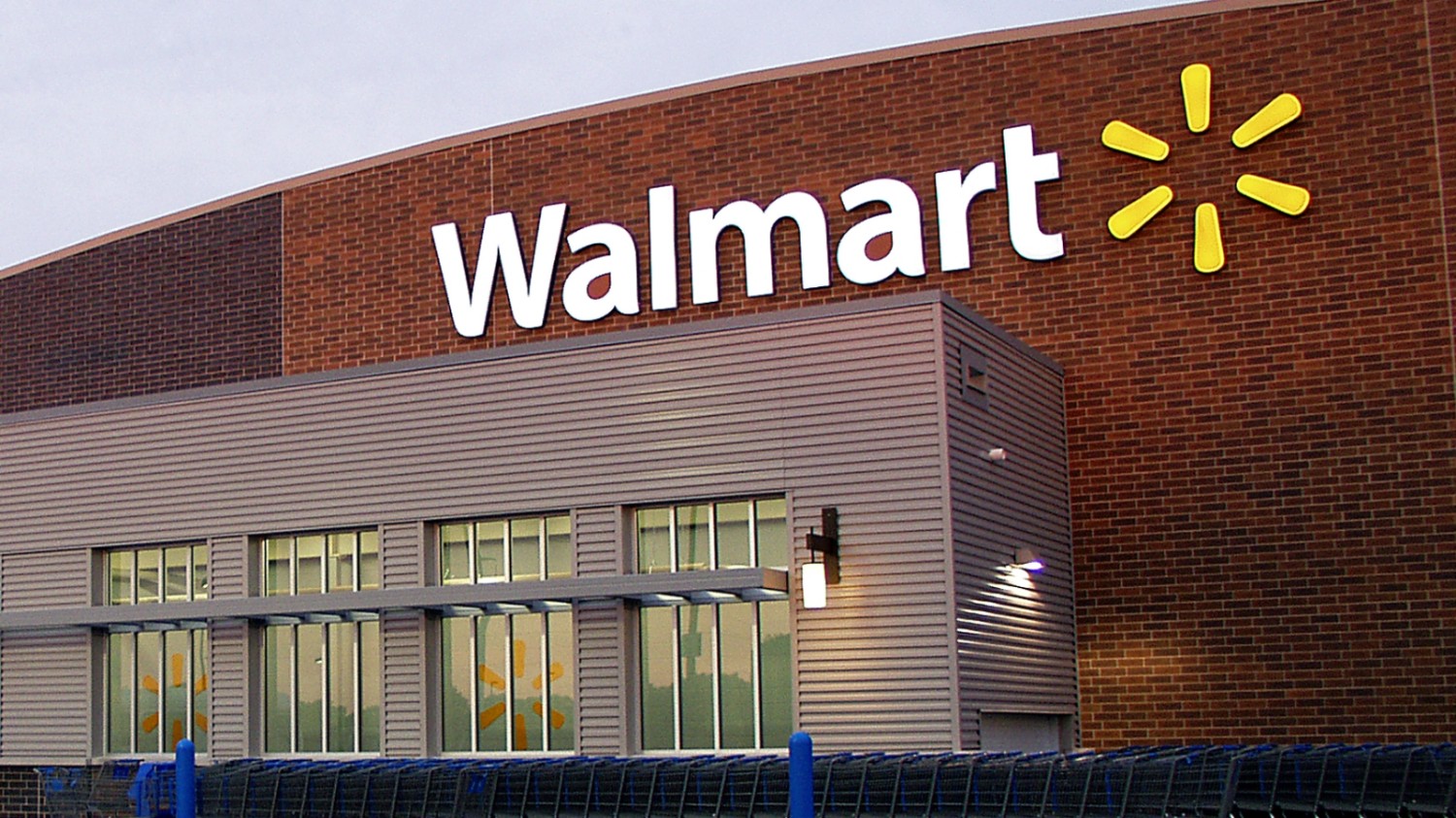 Walmart posts slowest sales growth in years