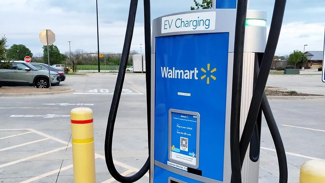 Walmart Expands EV Charging Network to 100 Stores