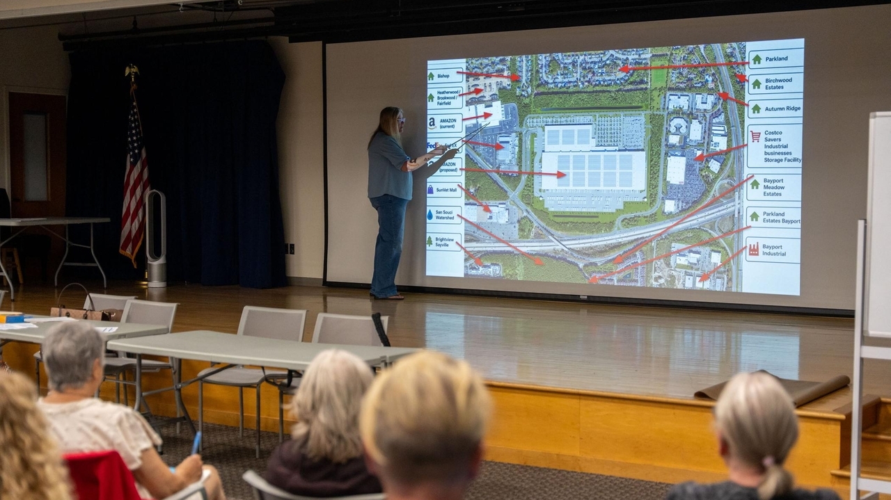 Amazon $1B, 140-acre Holbrook warehouse opposed by some residents, who are getting organized