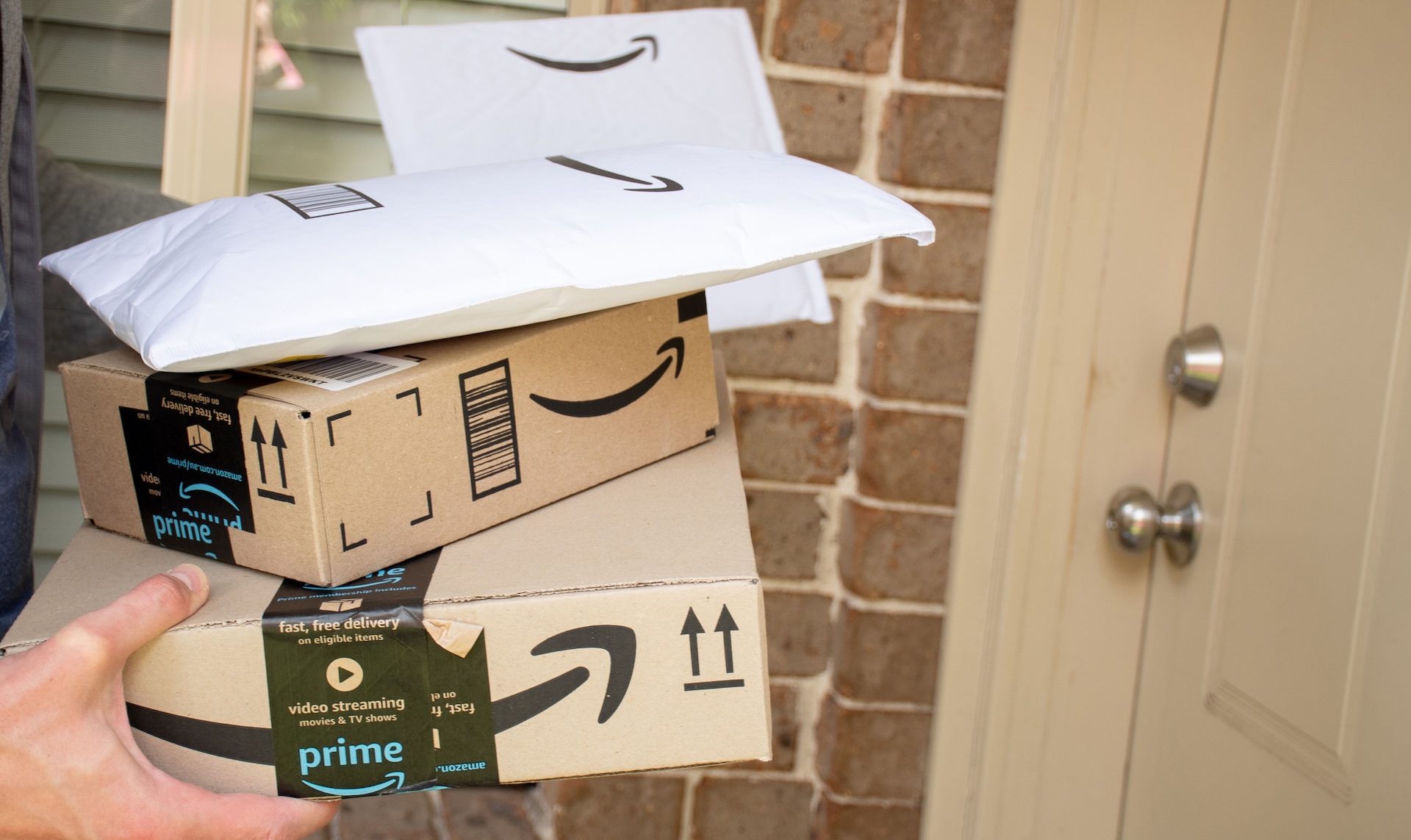 Amazon helps a parent stay independent, until memory loss turns 1 order into 4 clocks