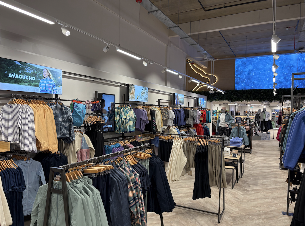 Broadsign powers Cotswold Outdoor retail media network - Installation