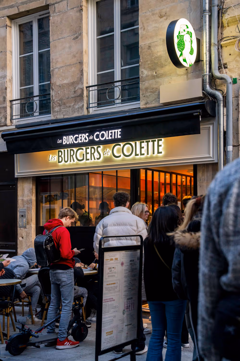 photo de l'inauguration du restaurant de Caen rue ecuyère, anciennement l'atelier du burger