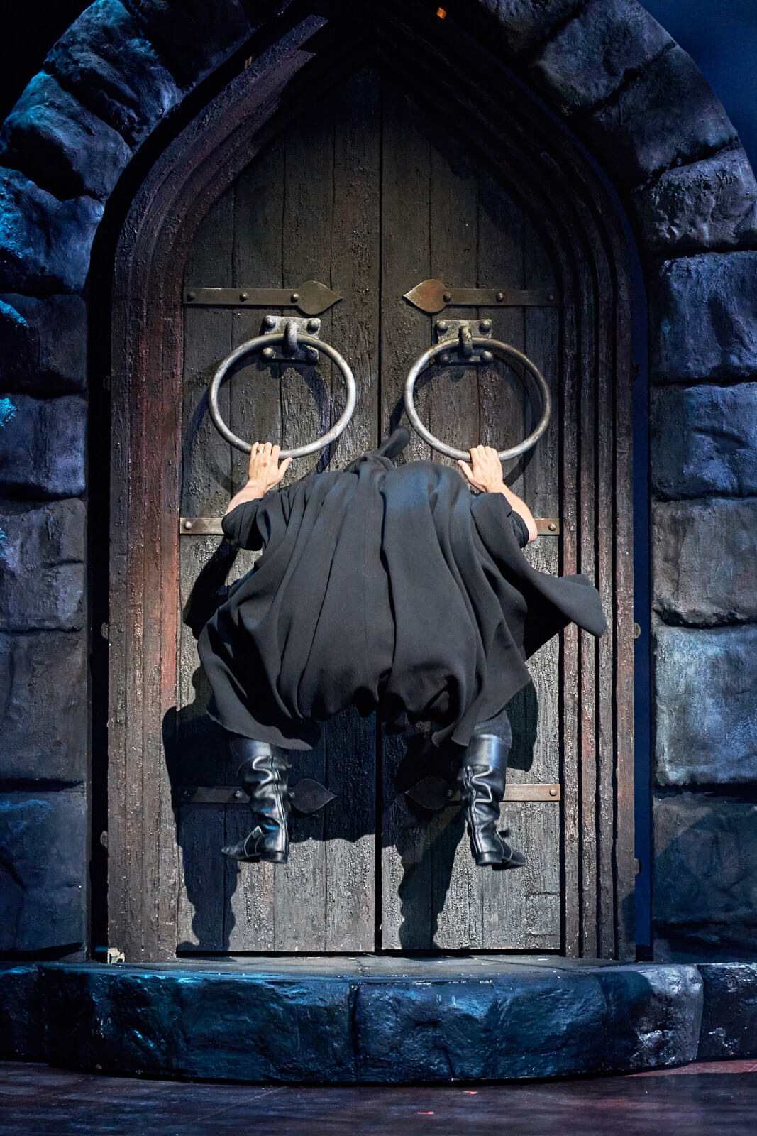 Igor (Ross Noble) grabs the big knockers on the castle door.