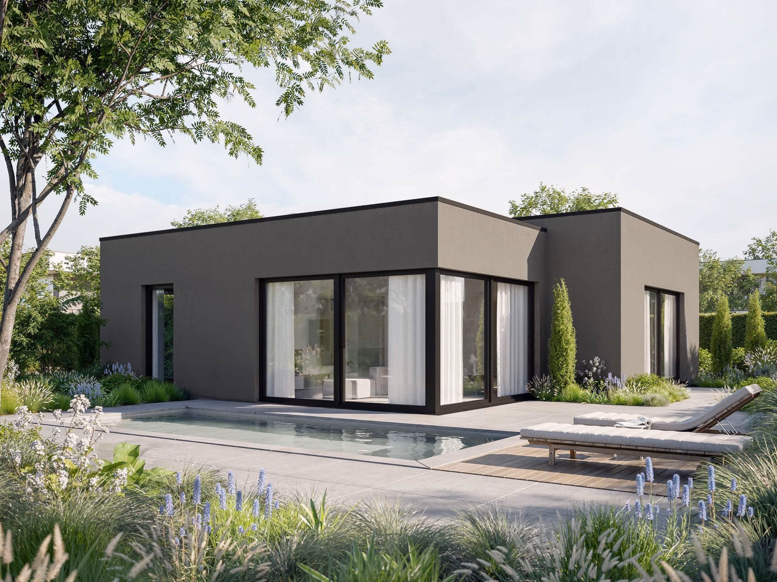 Modern graues Haus mit großen Fenstern, kleinem Pool und Garten mit Liegestuhl.