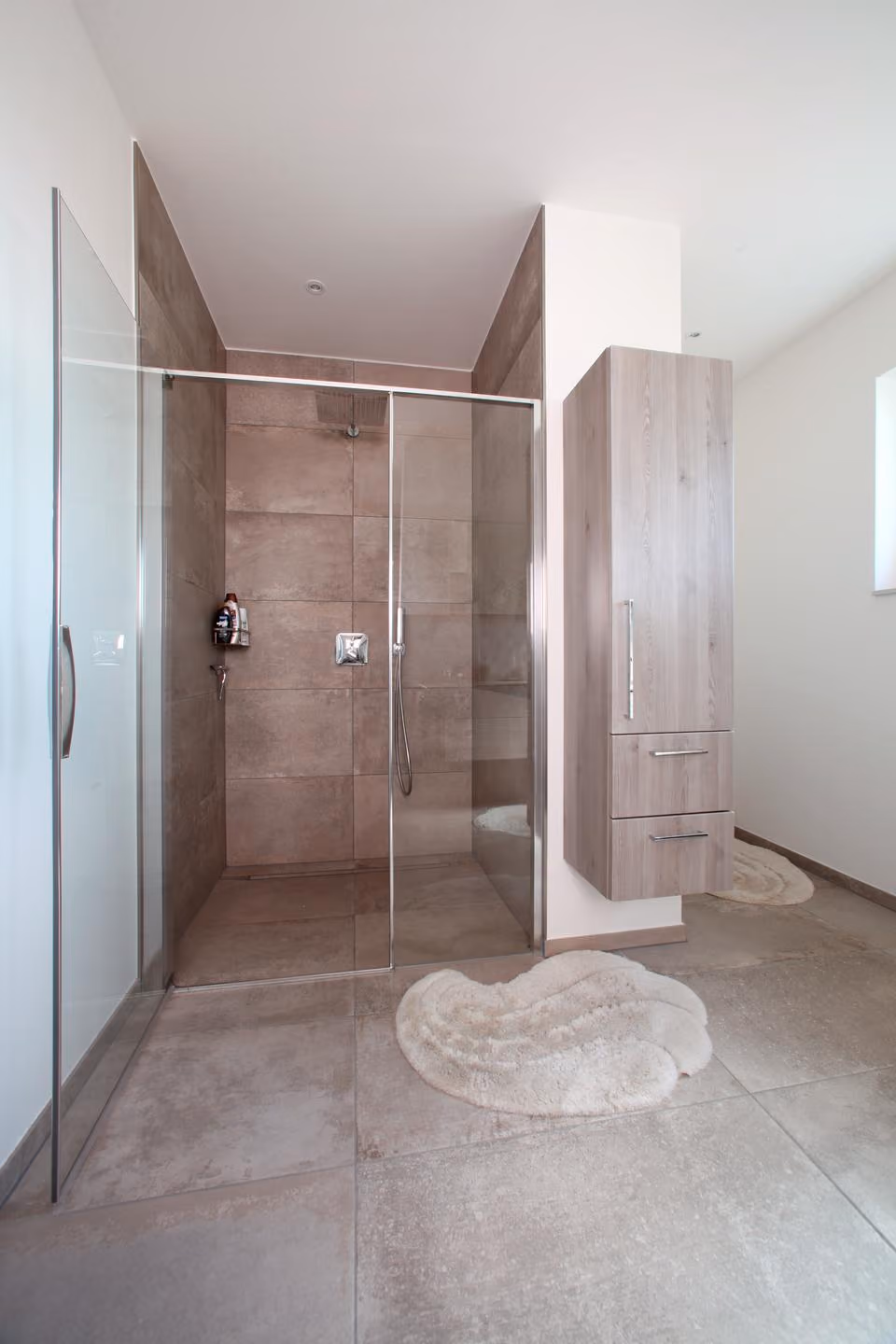 Bodengleiche Dusche mit Glasabtrennung