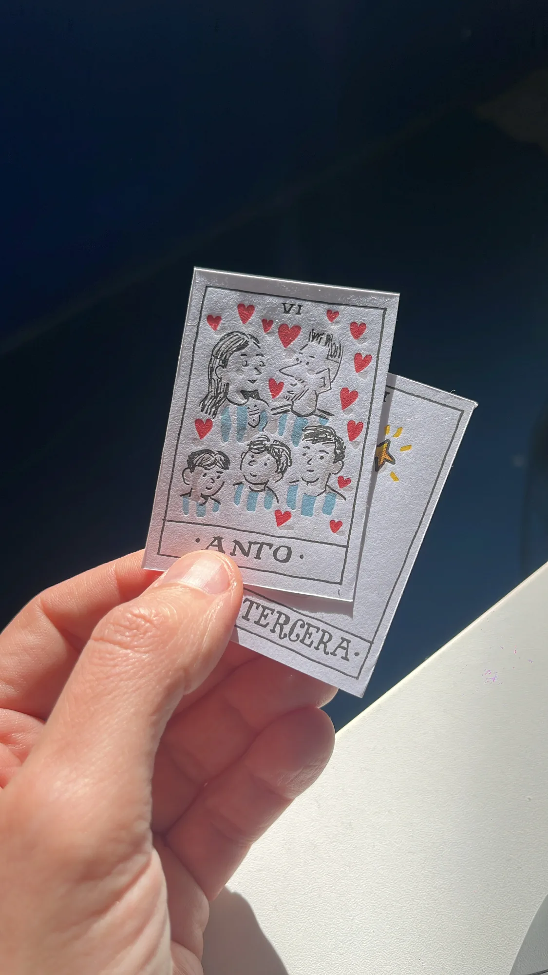 Figurita Messi Tarot impresa en letterpress, carta VI Anto